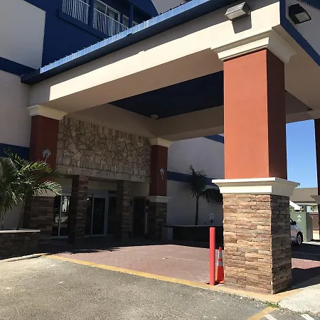 Blue Bay Inn And Suites-3