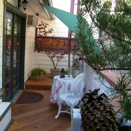 Wikiup Hummingbird Hotel-2