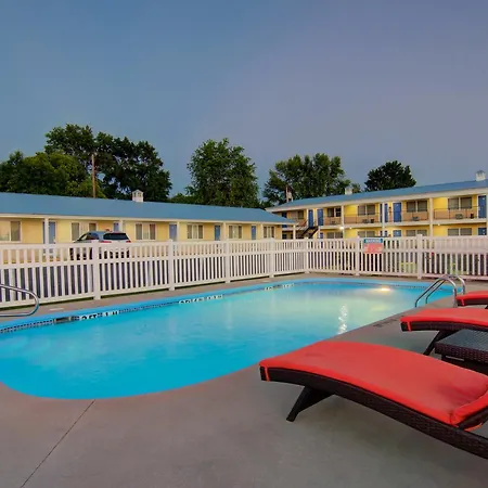Westbridge Inn & Suites-3