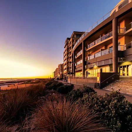 Oaks Glenelg Plaza Pier Suites-2