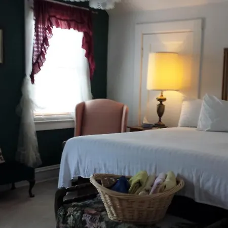 Harbor Haus Inn & Suites-3