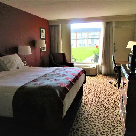 Ramada Plaza By Wyndham Fort Wayne Hotel & Conference Center-3