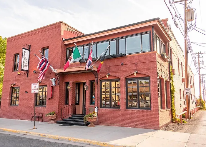 Chamberlin Inn Cody