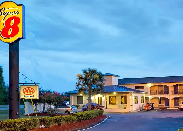 Super 8 By Wyndham Walterboro Hotel