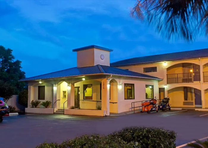 Super 8 By Wyndham Walterboro Hotel