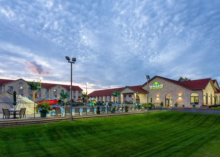 Wingate By Wyndham Wisconsin Dells Waterpark Hotel Lake Delton