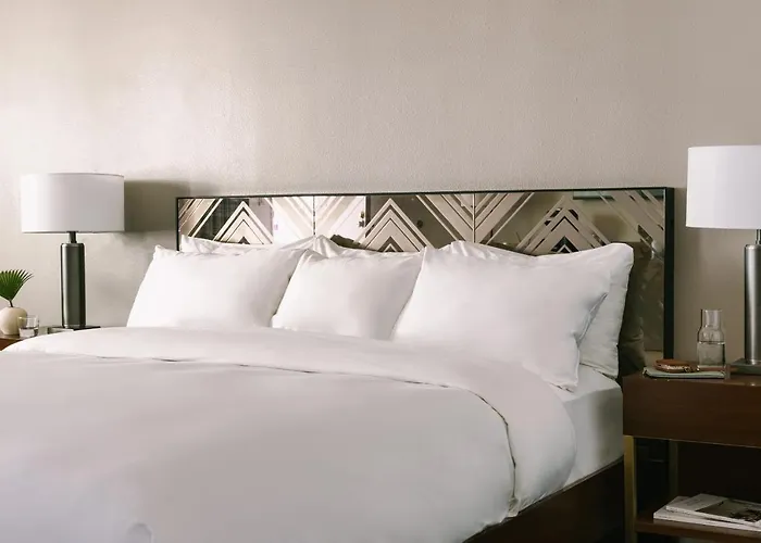 The V Powered By Sonder Hotel Palm Springs