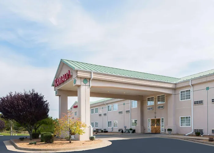 Ramada By Wyndham Strasburg - Shenandoah Valley