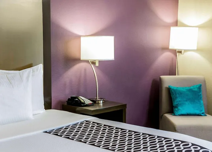La Quinta By Wyndham Houston Cypress Hotel