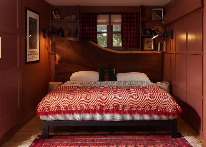 Outpost Inn Highlands