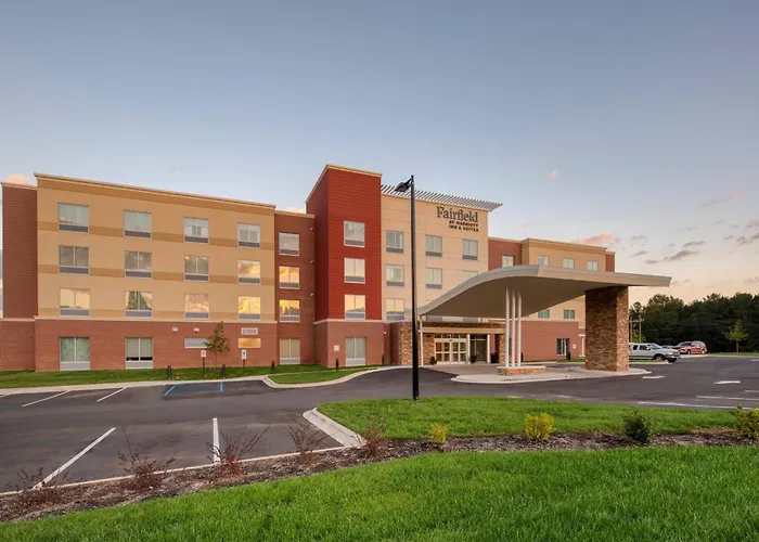 Fairfield Inn & Suites By Marriott Charlotte Belmont