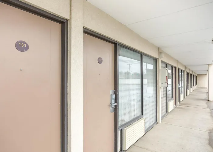 Oyo Townhouse Owensboro West