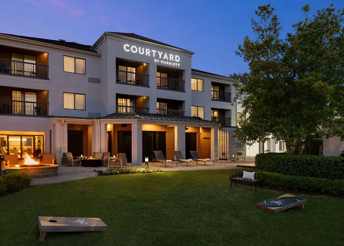 Courtyard By Marriott Greenville