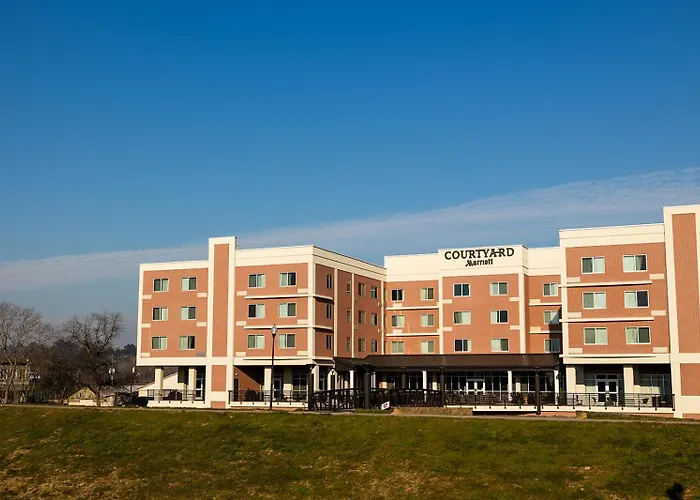 Courtyard By Marriott Rome Hotel