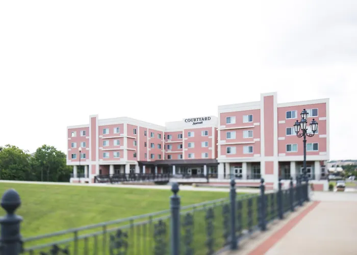 Courtyard By Marriott Rome Hotel