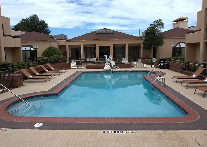 Courtyard By Marriott Atlanta Northlake