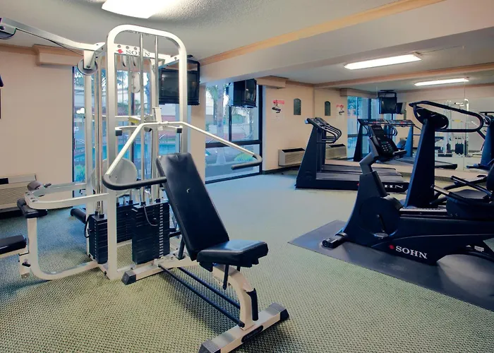 Wyndham Visalia Hotel