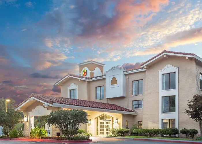 Super 8 By Wyndham Austell/Six Flags