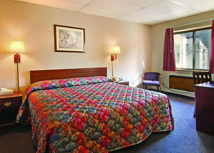 Travelodge By Wyndham Cleveland Lakewood