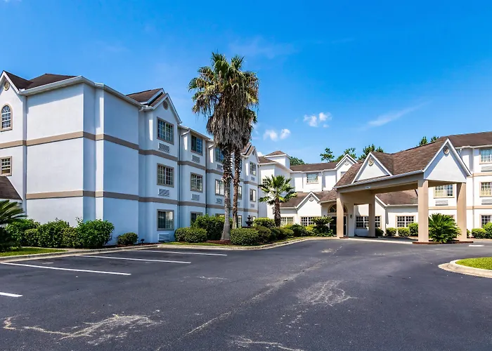 Red Roof Inn Plus+ & Suites Savannah - I-95