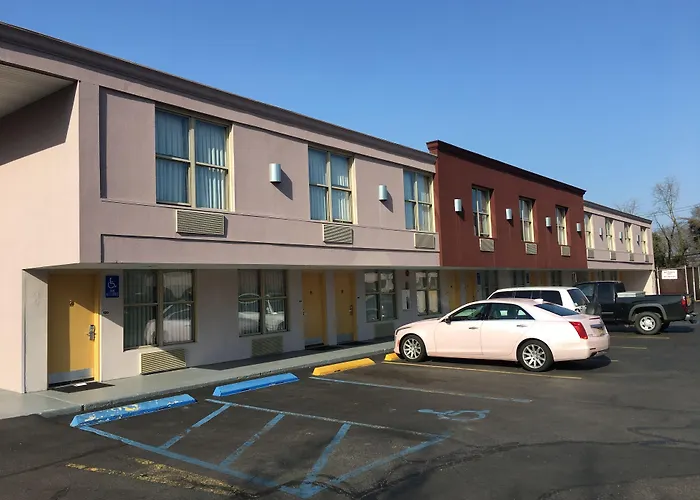 Ramada By Wyndham Rockville Centre