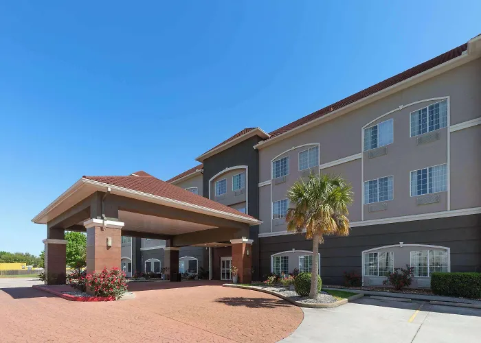 La Quinta By Wyndham Deer Park Hotel