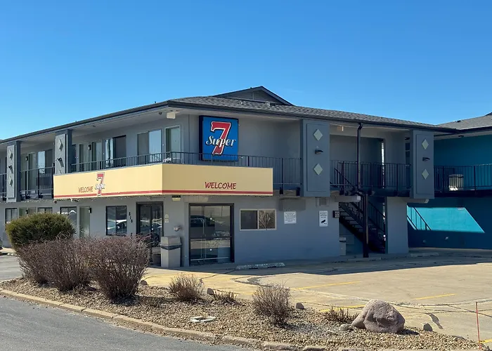 Super 7 Motel Coralville