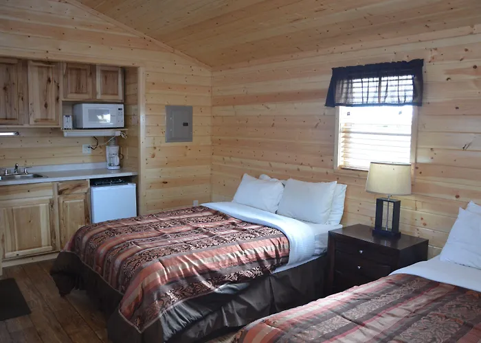 Roosevelt Inn & Suites