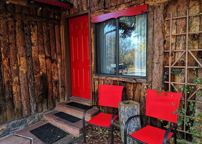 Foot Of The Mountain Motel