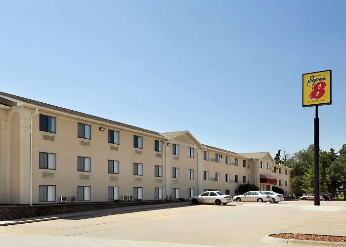 Super 8 By Wyndham Lincoln North Hotel