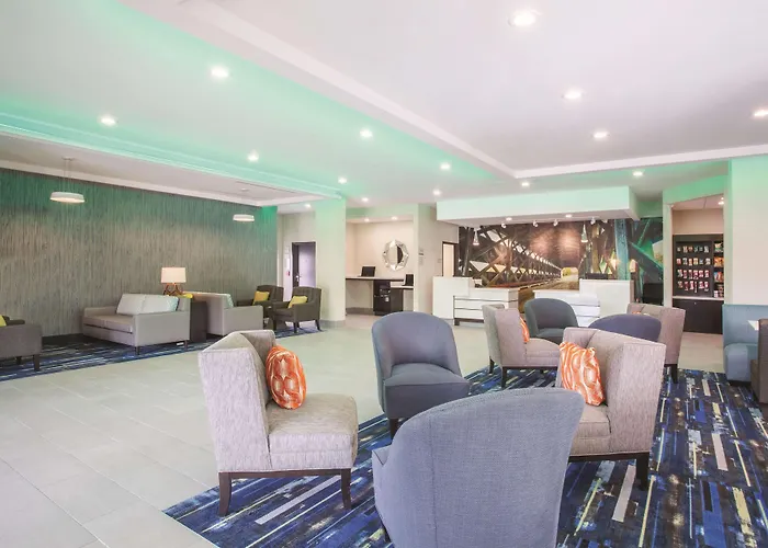 La Quinta By Wyndham Cullman Hotel