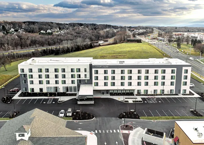 Courtyard By Marriott Southington Hotel