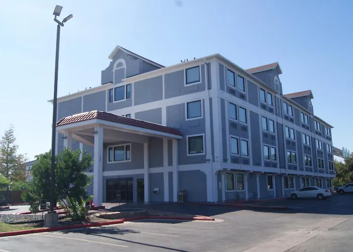 Holiday Inn Express & Suites San Antonio - Downtown Market Area By Ihg