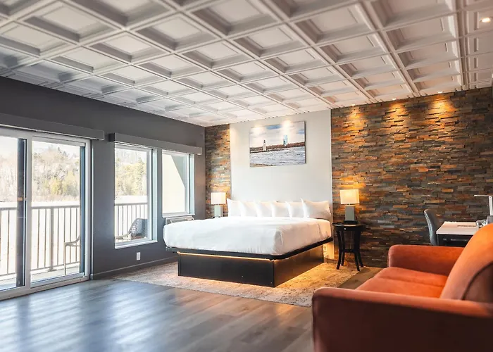 Terrace Bay Hotel - Lakefront Escanaba