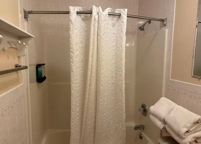 Mohican Resort Motel, Conveniently Located To All Lake George Attractions