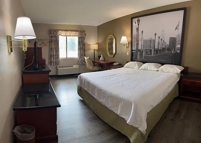 Super 8 By Wyndham Hartford Hotel