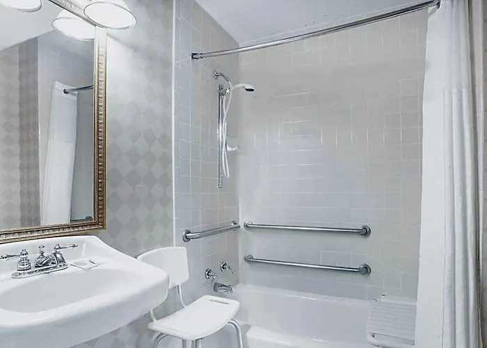Baymont By Wyndham Paris Motel