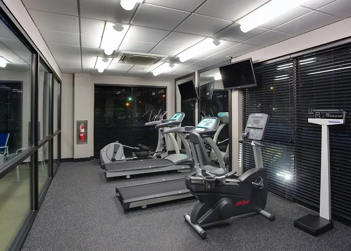 Holiday Inn Express Hotel & Suites Meadowlands Area By Ihg