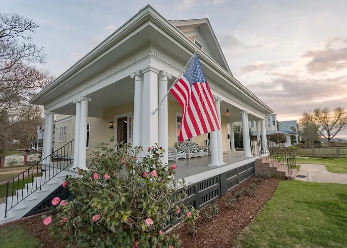 Clifton House - Observatory - King Suite, Sleeps 4, Mississippi River Views
