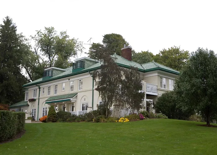 The Belvedere Inn & Restaurant Saugatuck